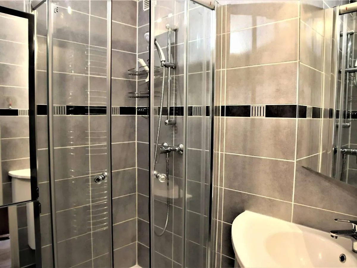 Studio Cabine 4 Pers. Proche Pistes Et Commerces, Auris En Oisans - Fr-1-297-93 Apartment